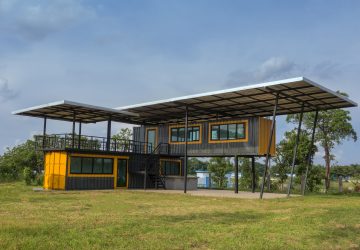 Unique offices made with Shipping Containers